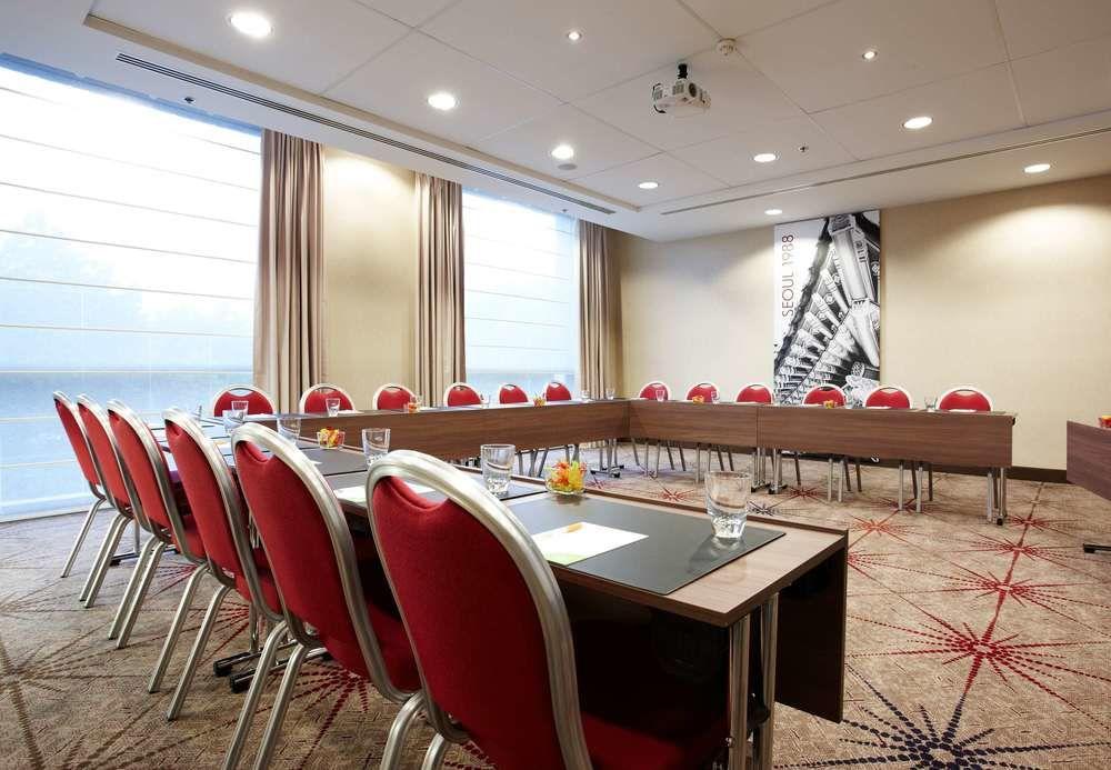 Courtyard By Marriott Brussels Hotel Diegem Exterior photo